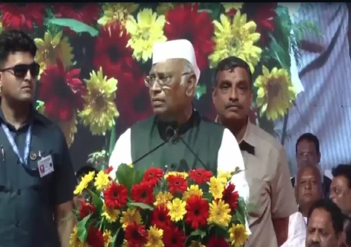 Kharge scolds workers over DK chants at Congress event - News Karnataka