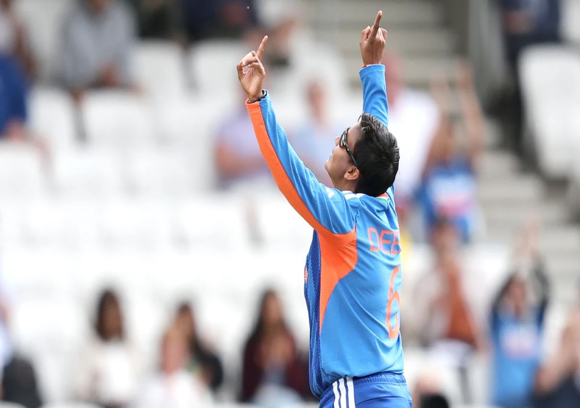 Deepti Sharma equals Jhulan Goswami wicket record - News Karnataka