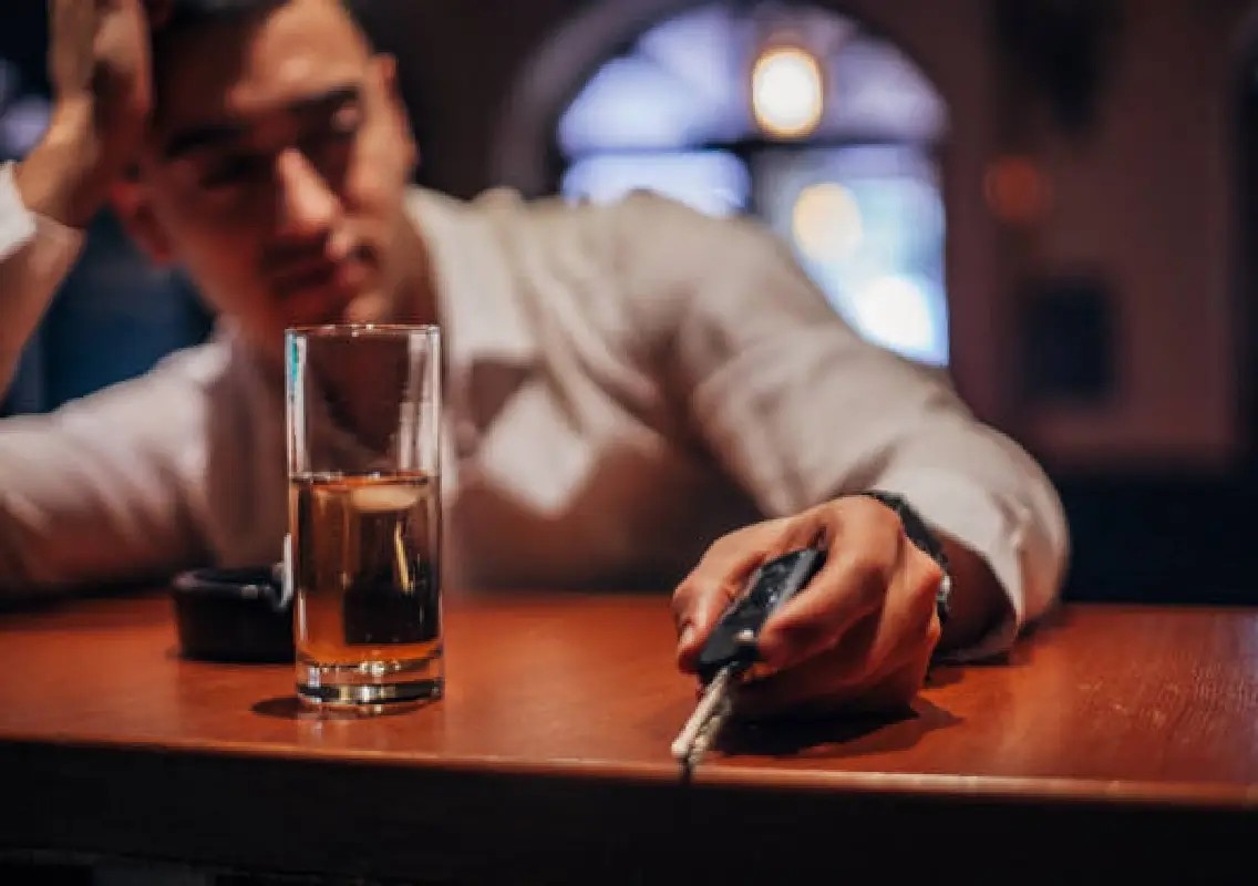 Drunk men threaten to burn restaurant after being denied entry - News Karnataka