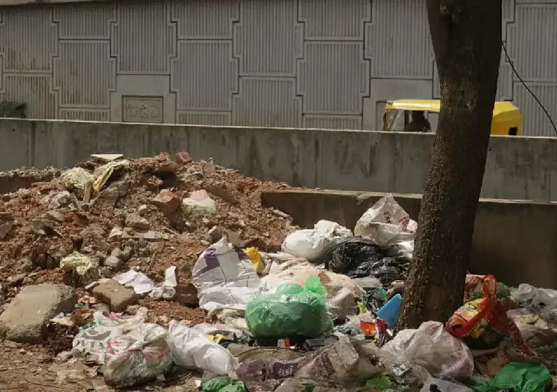 Garbage blackspots spread across Jayanagar 2nd Block - News Karnataka