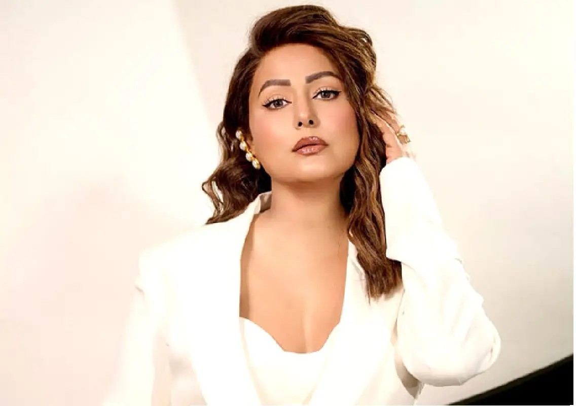 Hina Khan urges fans to avoid trolling amid online debate - News Karnataka