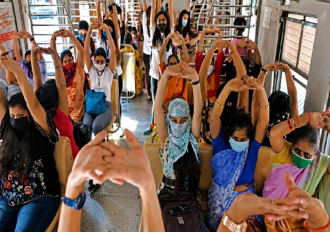 Heal-Station Brings Yoga To Mumbai Local Trains - News Karnataka