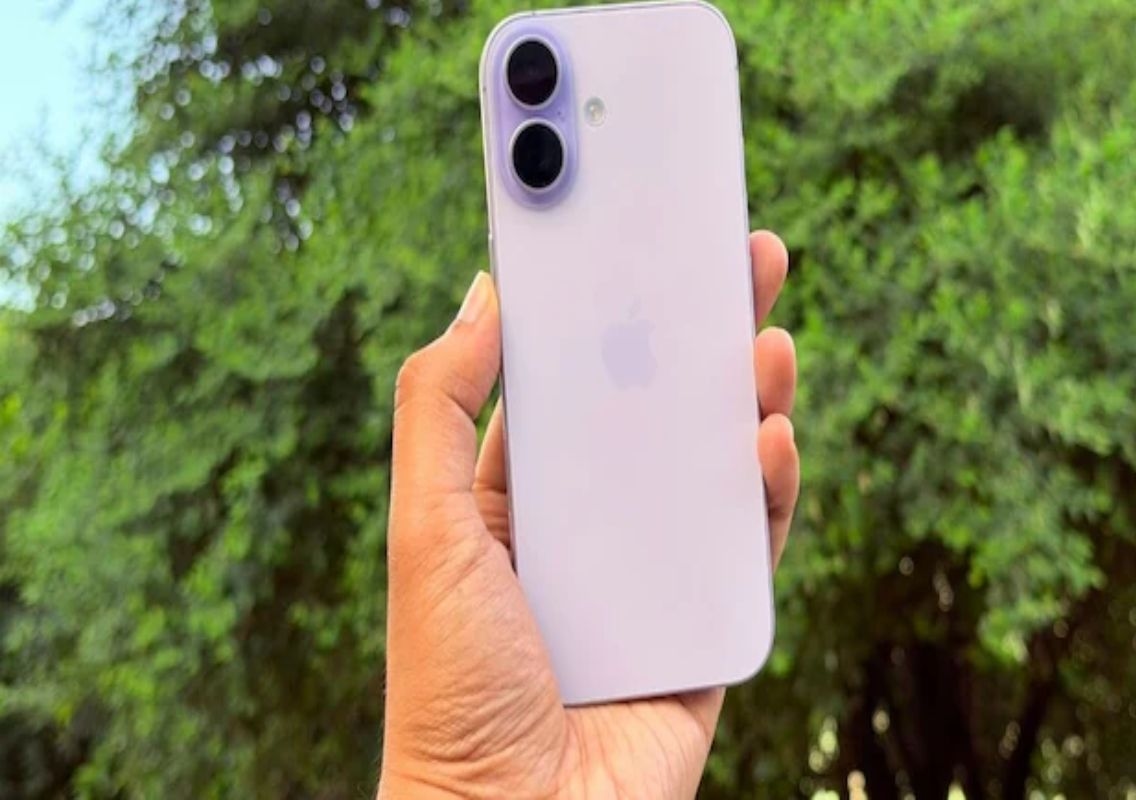 iPhone linked to global fertility decline since 2007 - News Karnataka