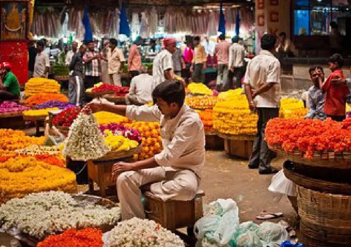 KR Market traders accuse civic body of sparing illegal shops - News Karnataka