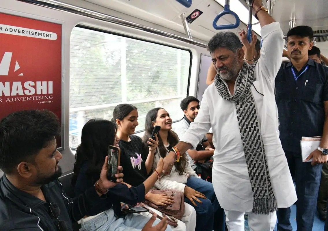Karnataka CM D K Shivakumar takes Metro to avoid traffic disruption - News Karnataka