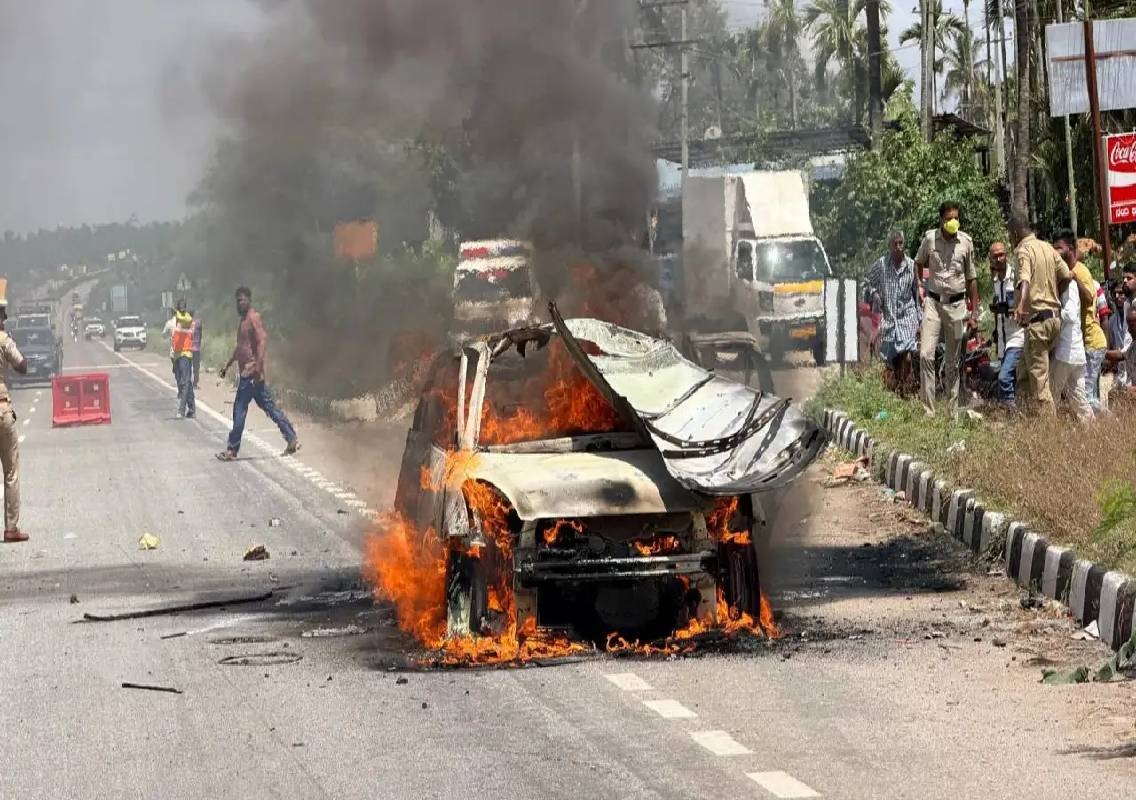 Man dies in car blast after alleged knife attack in Karnataka - News Karnataka