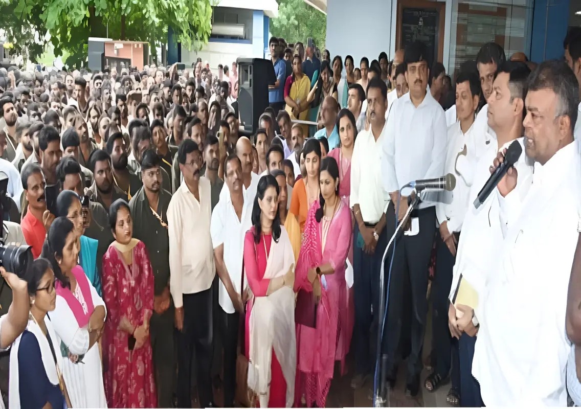 MESCOM employees intensify protest against privatisation plan - News Karnataka