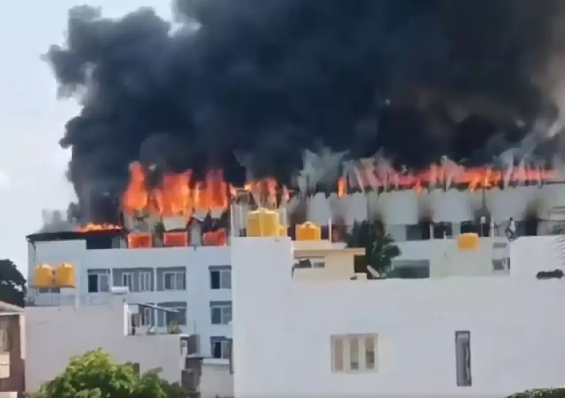 Massive fire at school sparks panic during summer break - News Karnataka