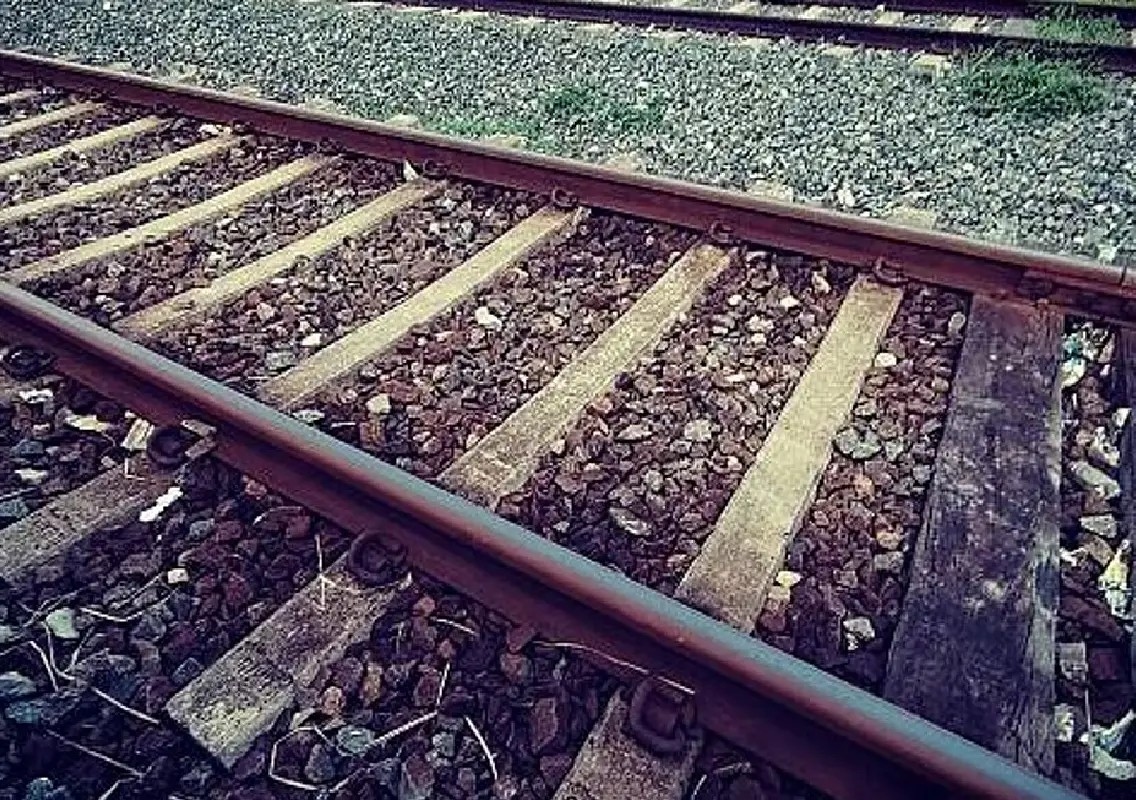 Midnight rescue saves man from railway track suicide attempt - News Karnataka
