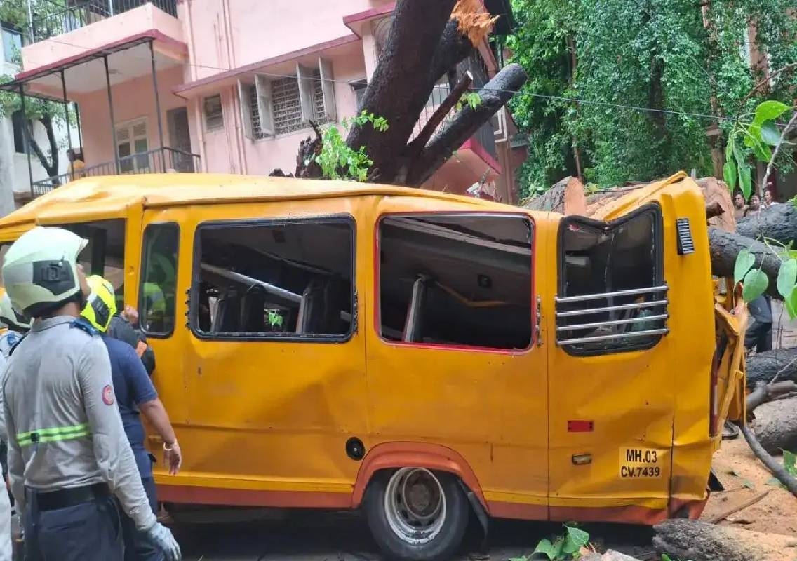 Chembur tree fall kills 11-year-old in school van - News Karnataka