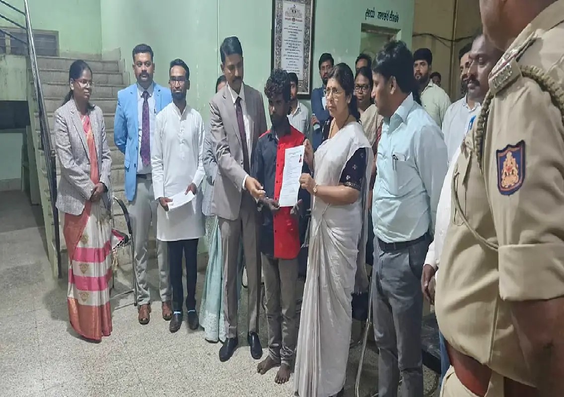 Mysuru: 28 Soliga tribals rescued from alleged bonded labour at brick kiln - News Karnataka