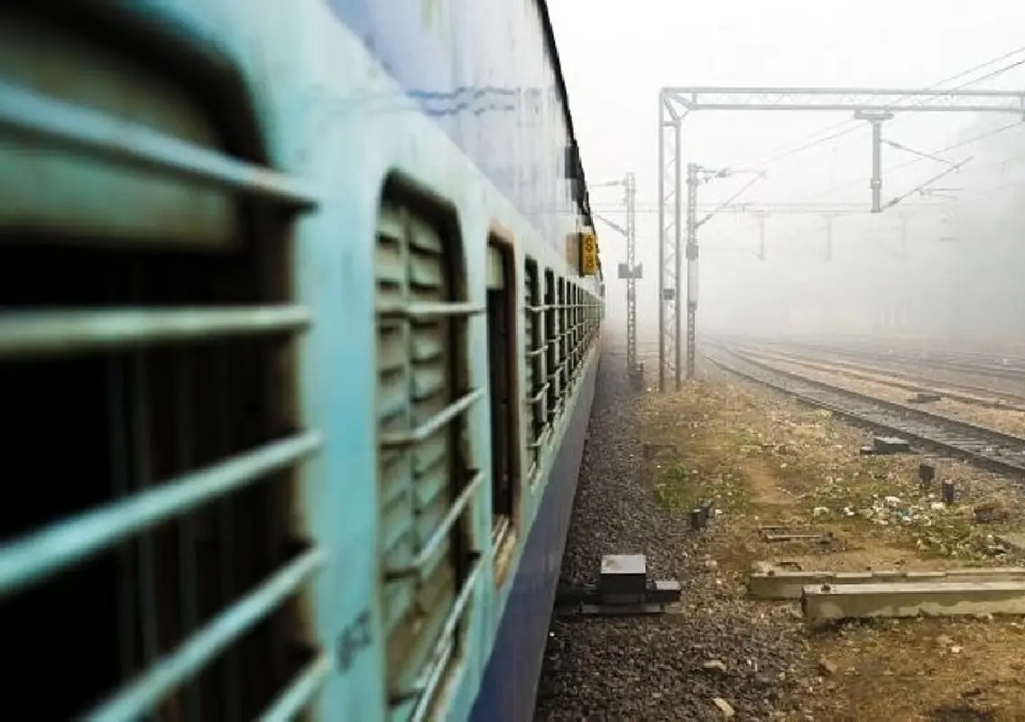 Passenger dies after falling from moving train in Bengaluru - News Karnataka