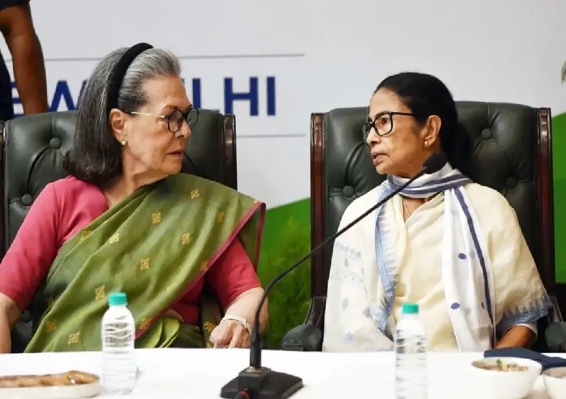 Reports claim Congress has offered Mamata Banerjee national role amid TMC crisis - News Karnataka