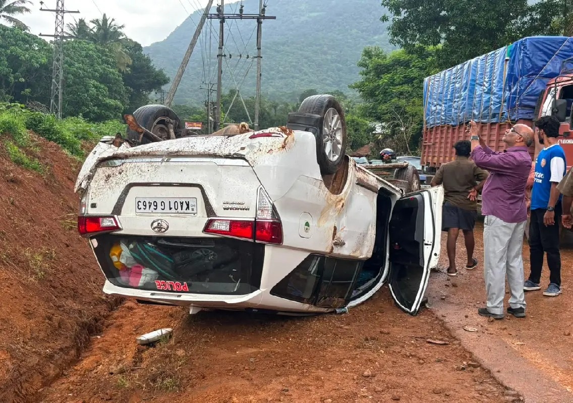 SIT officers injured as vehicle overturns on Charmadi Ghat road - News Karnataka