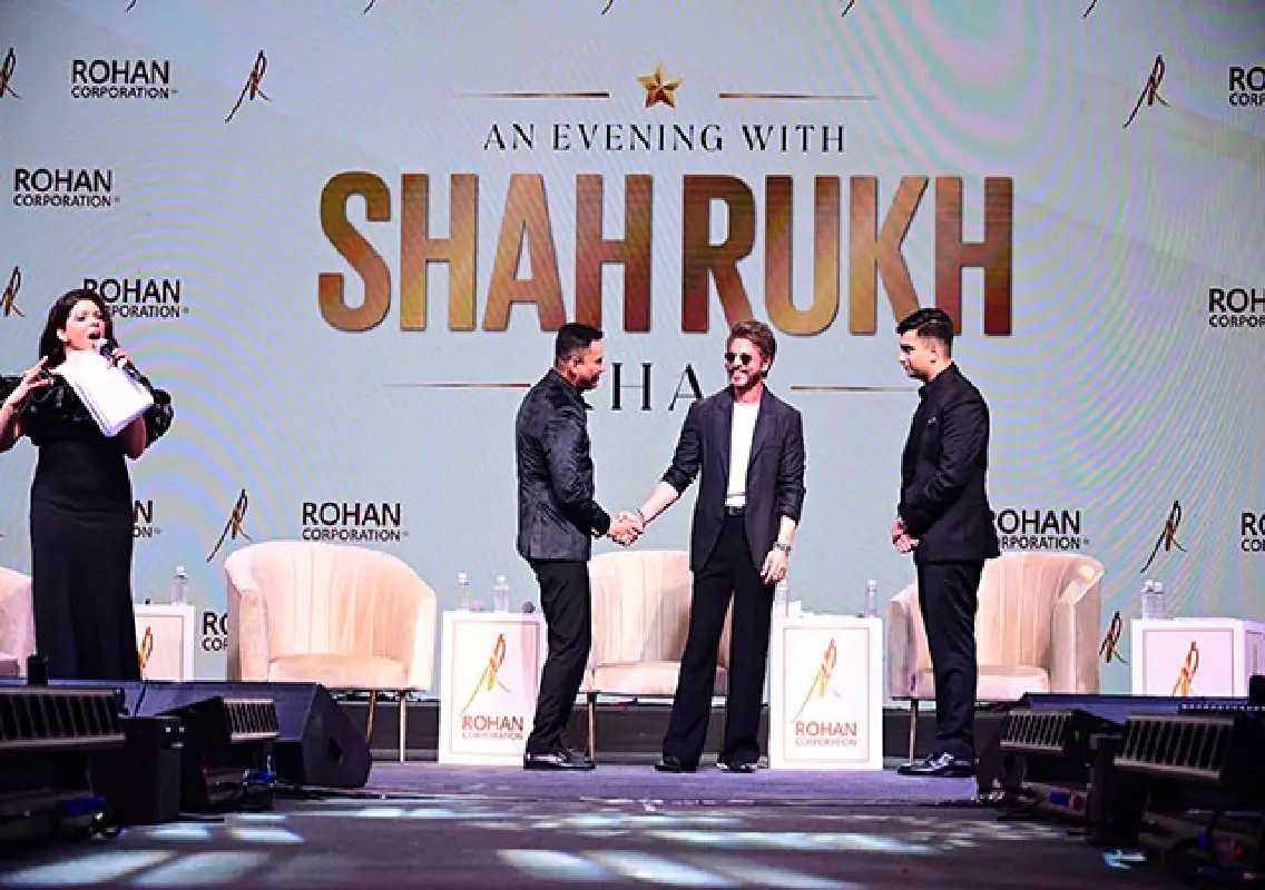 Shah Rukh Khan dazzles Mangaluru at Rohan Corporation's grand event: WATCH - News Karnataka