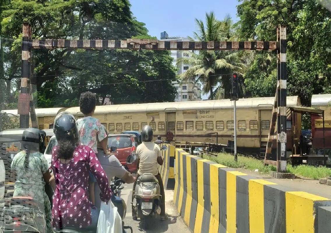 Southern Railway raises concern over level crossing accidents - News Karnataka