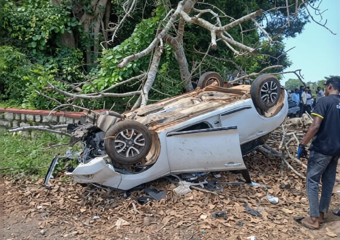 Speeding car overturns near Udyavar, driver injured - News Karnataka