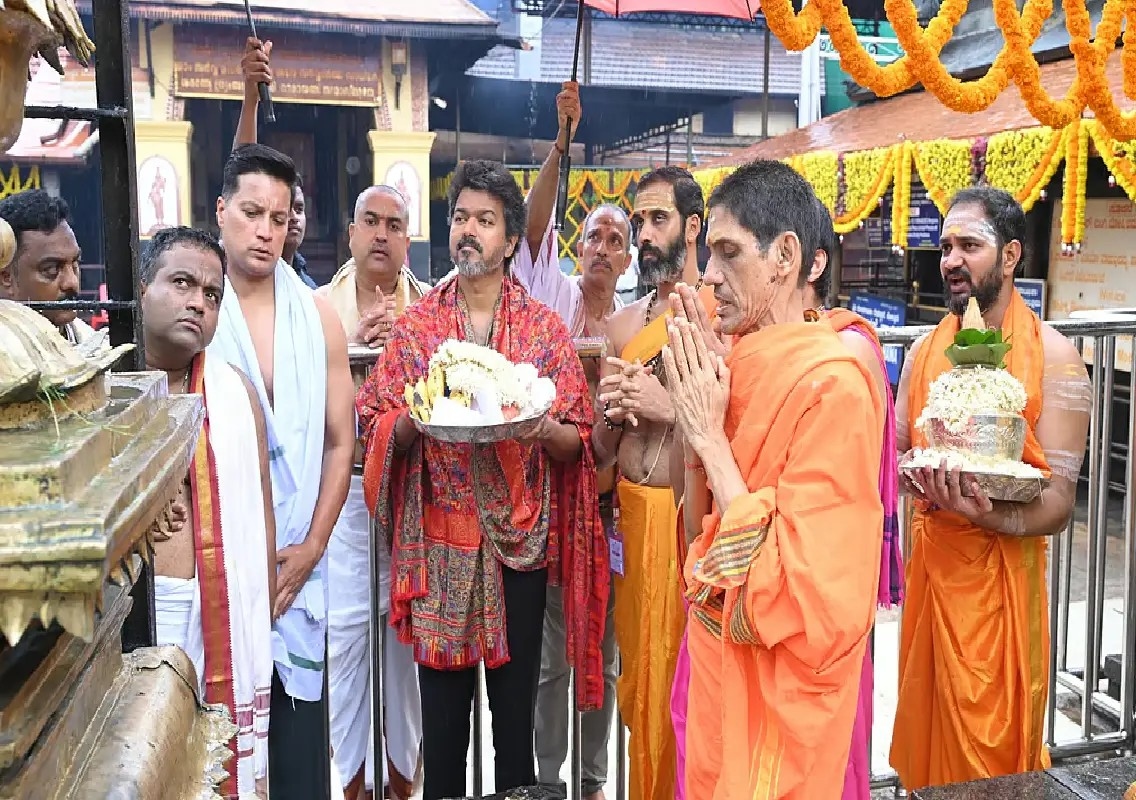 Tamil Nadu CM Vijay offers prayers at Kollur Mookambika Temple: WATCH - News Karnataka
