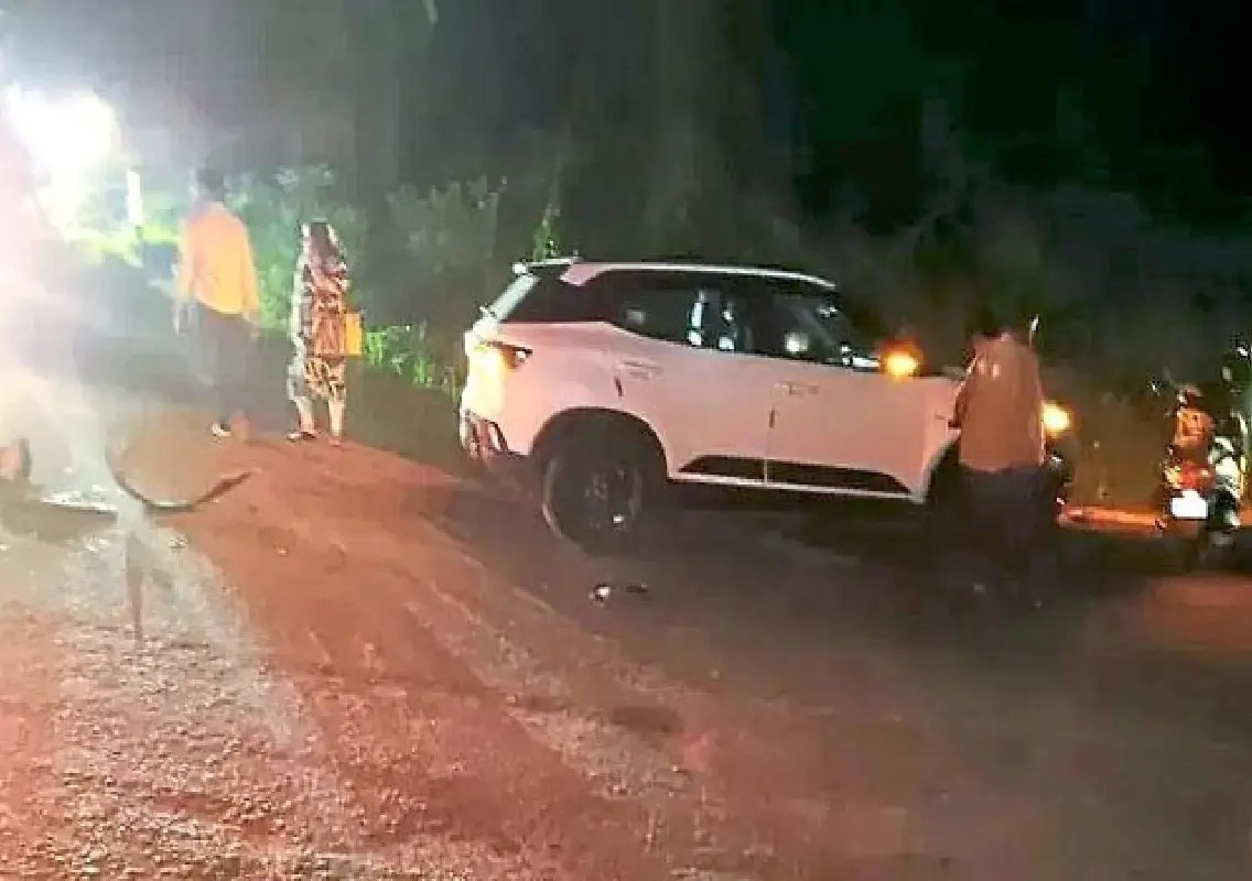 Two escape unhurt after lorry hits car at Angaragudde curve - News Karnataka