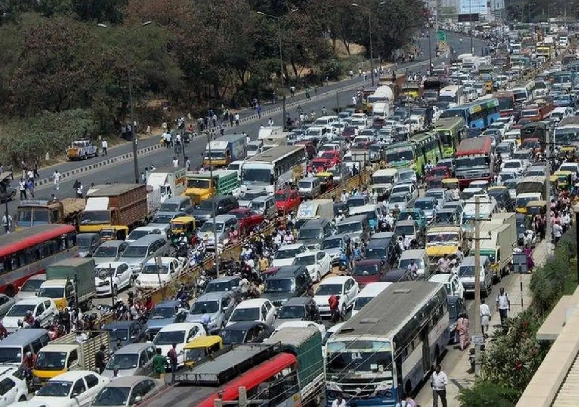 Viral VIP convoy row sparks debate on Bengaluru traffic - News Karnataka