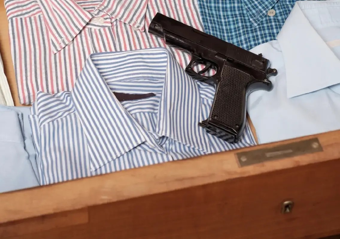 Woman alleges husband threatened her with licensed pistol - News Karnataka