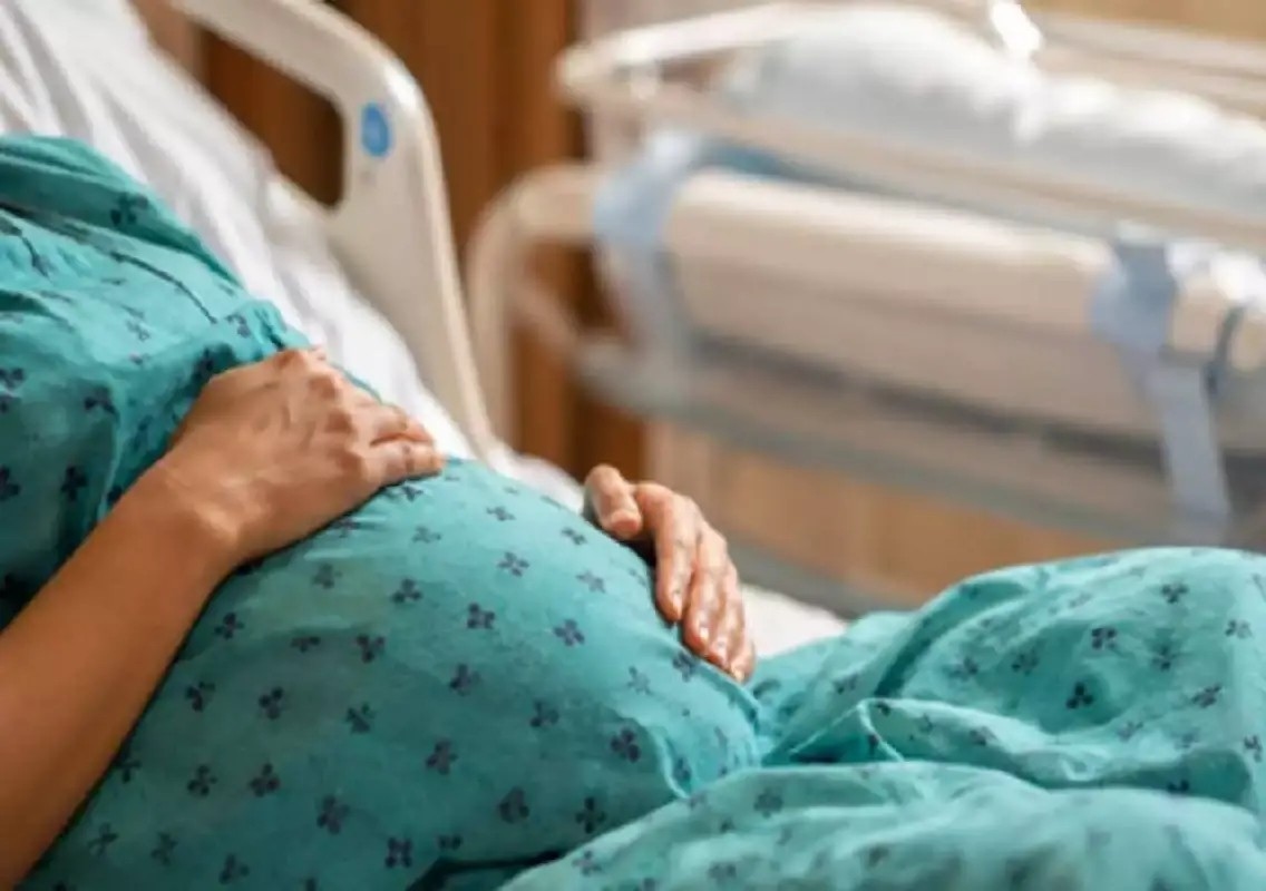 Woman dies after C-section, family alleges doctors left her unstitched - News Karnataka