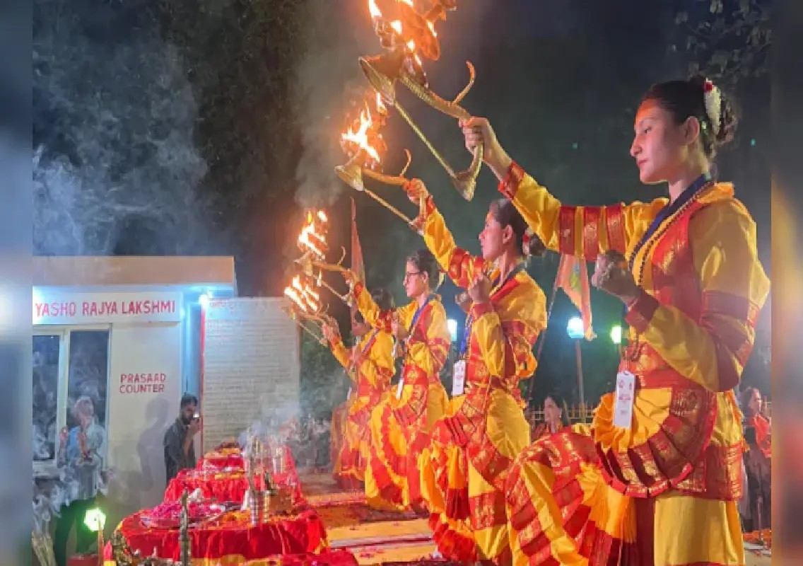 Women lead aarti at Jammu’s historic Raghunath Temple: WATCH - News Karnataka