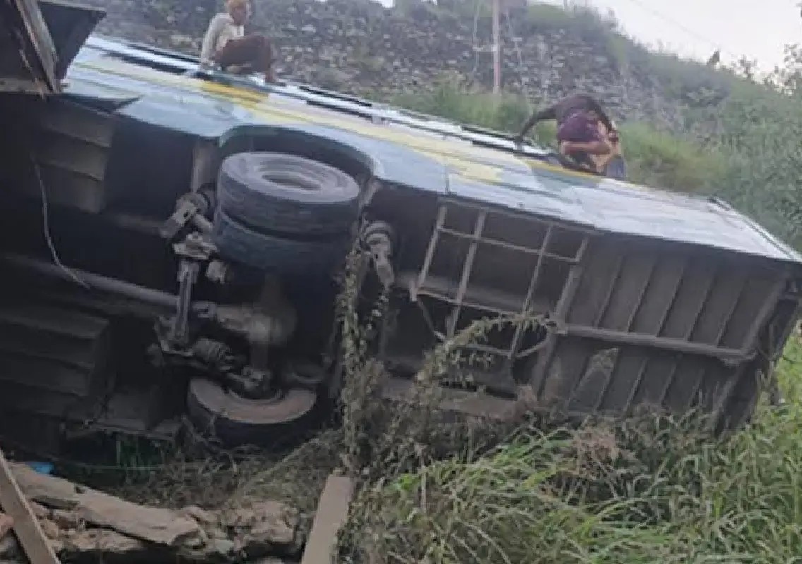 39 Amarnath pilgrims injured after bus skids off road in J&K - News Karnataka