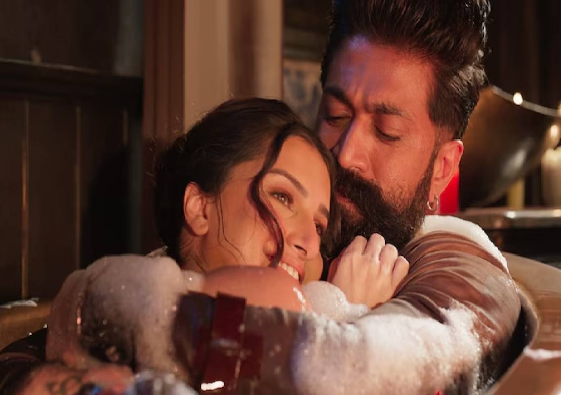 Yash, Tara Sutaria Shine In Toxic's Manamohaka Song - News Karnataka