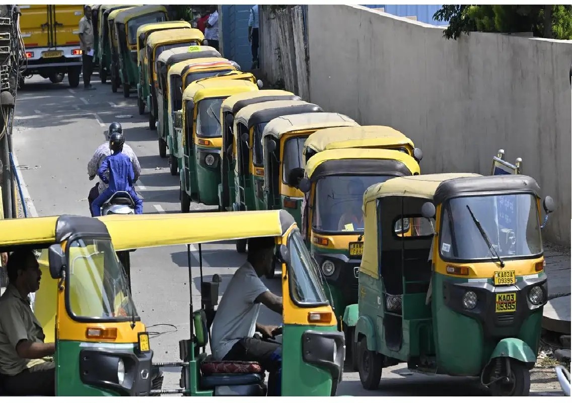 Auto drivers seek ₹50 minimum fare amid rising fuel costs - News Karnataka