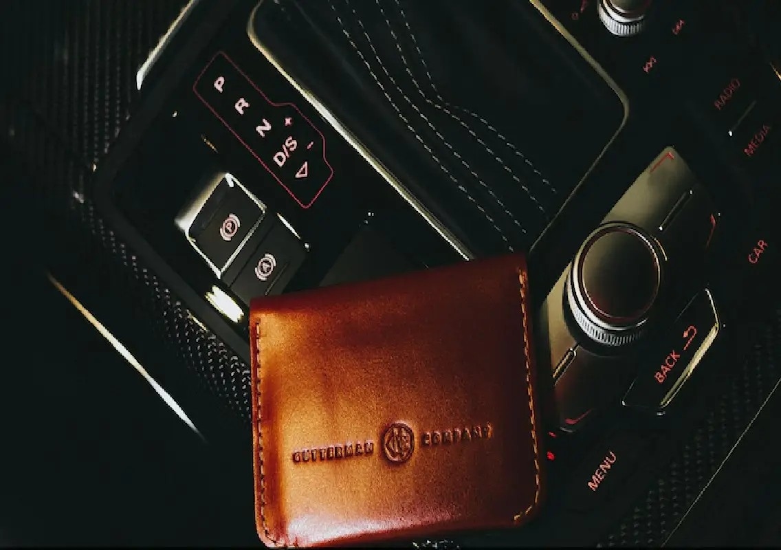 Bengaluru cab driver's honesty wins praise after returning lost wallet - News Karnataka