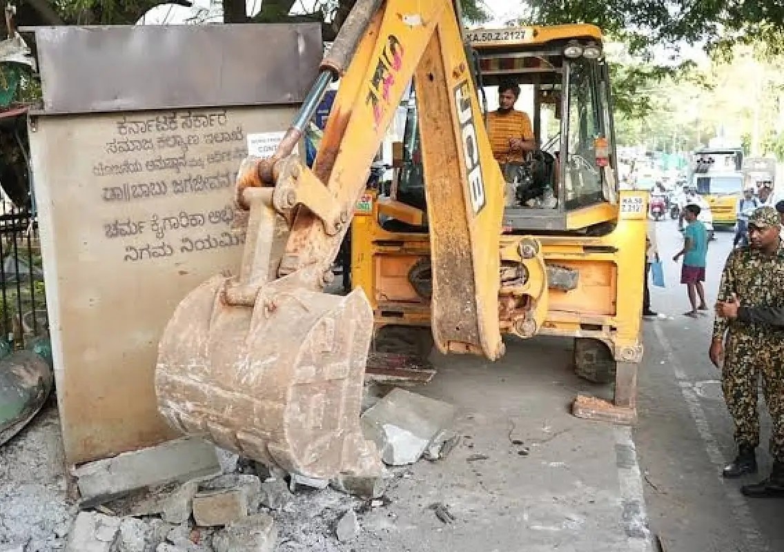 Bengaluru clears 10,000 footpath encroachments in major drive - News Karnataka