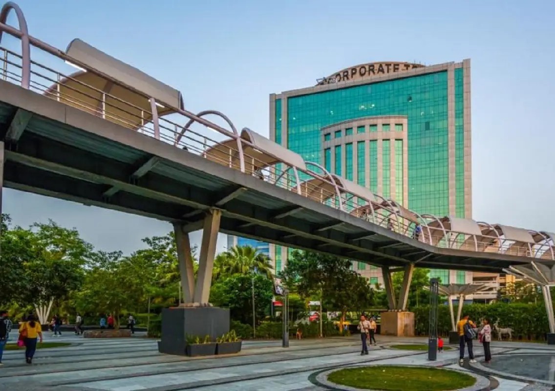 Broken lifts, poor upkeep make busy skywalks unsafe for pedestrians - News Karnataka