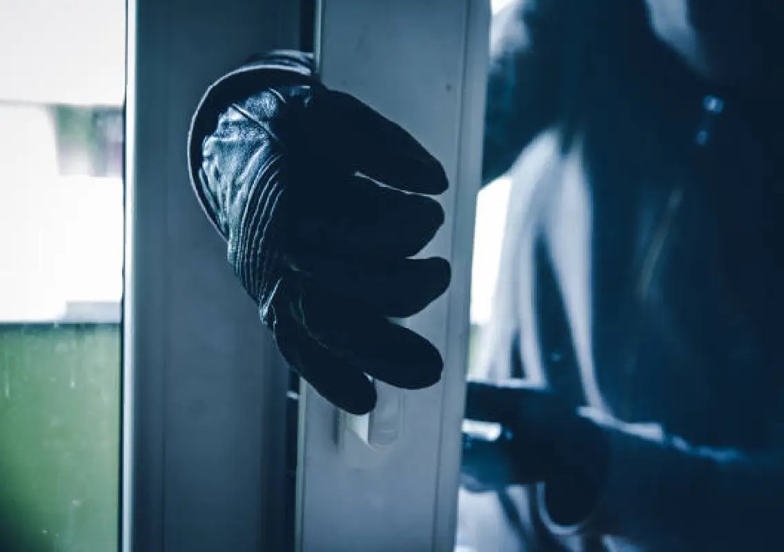 Burglars steal 21 grams of gold from house near Mulki - News Karnataka