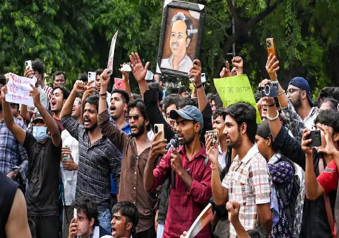 Centre suspends mobile internet near Jantar Mantar during protests - News Karnataka