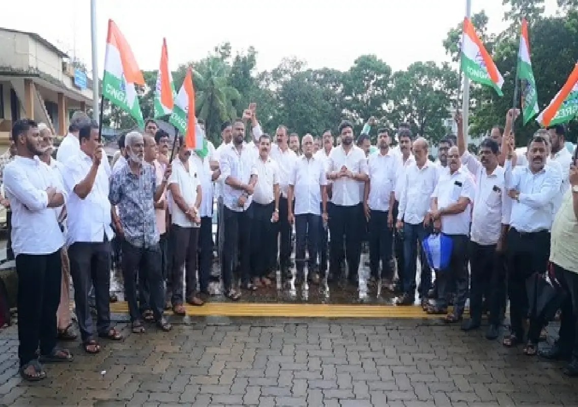 Congress protests arrest of Rahul, Priyanka Gandhi in Moodbidri - News Karnataka