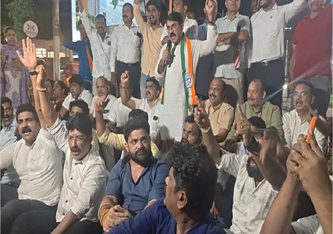 Congress workers detained during Mangaluru protest over Rahul, Priyanka detention: WATCH - News Karnataka