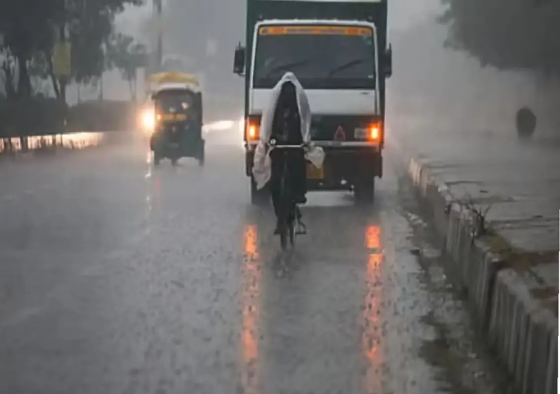 Delhi gets rain relief as IMD issues weather alerts across North India - News Karnataka