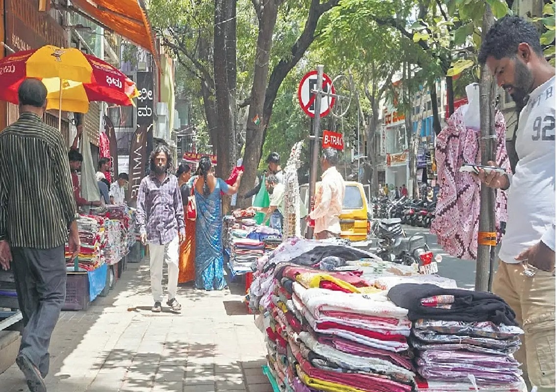 Encroached footpaths near Metro put Bengaluru pedestrians at risk - News Karnataka