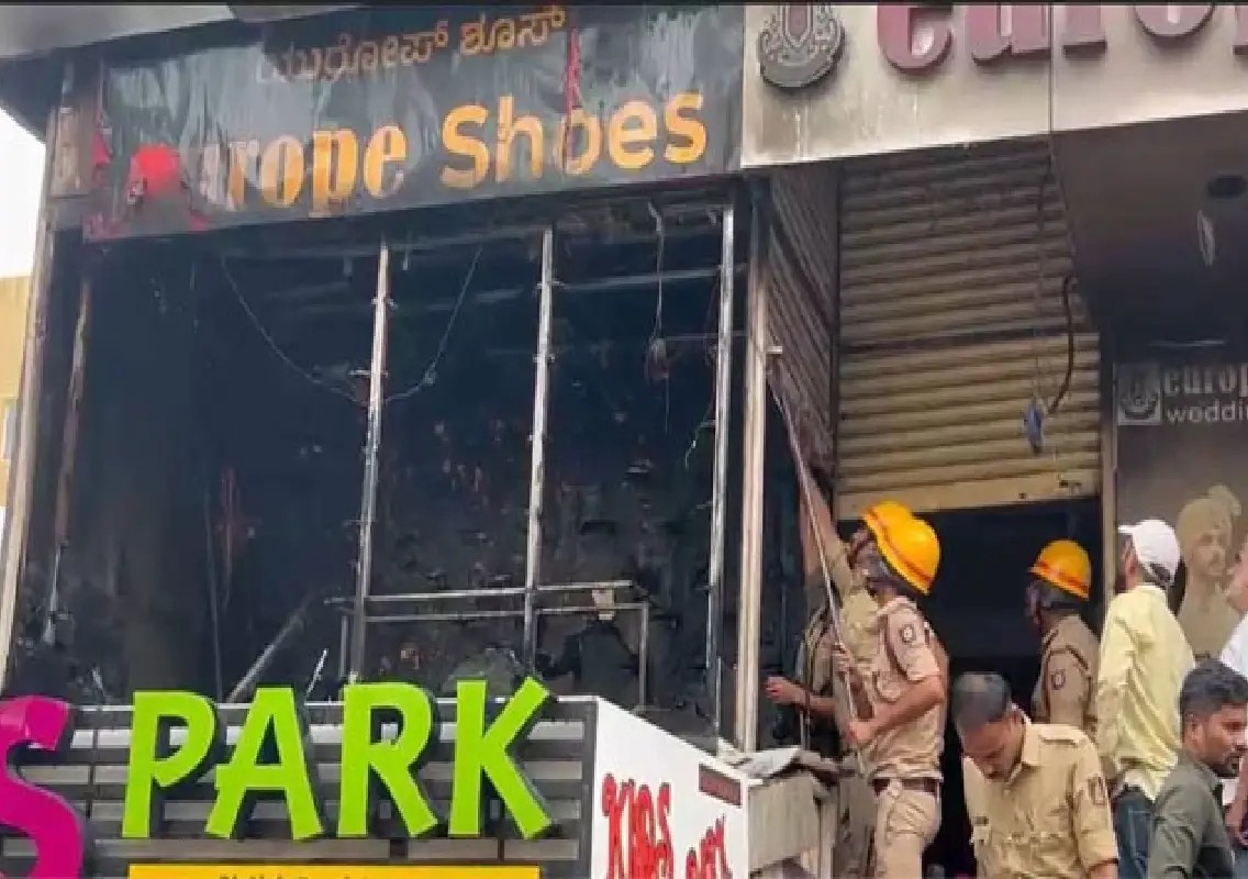Fire guts shoe store in Mangaluru's Hampankatta, spreads to two shops - News Karnataka