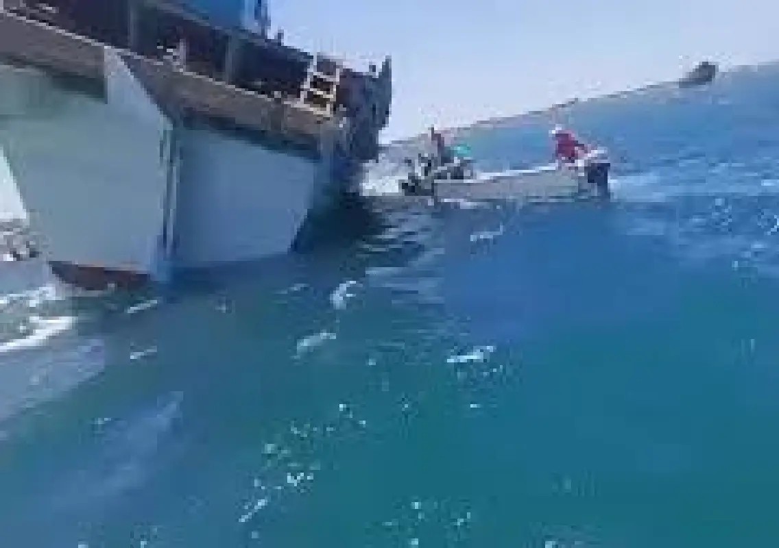 Five fishermen survive after boat capsizes off Shirur coast - News Karnataka