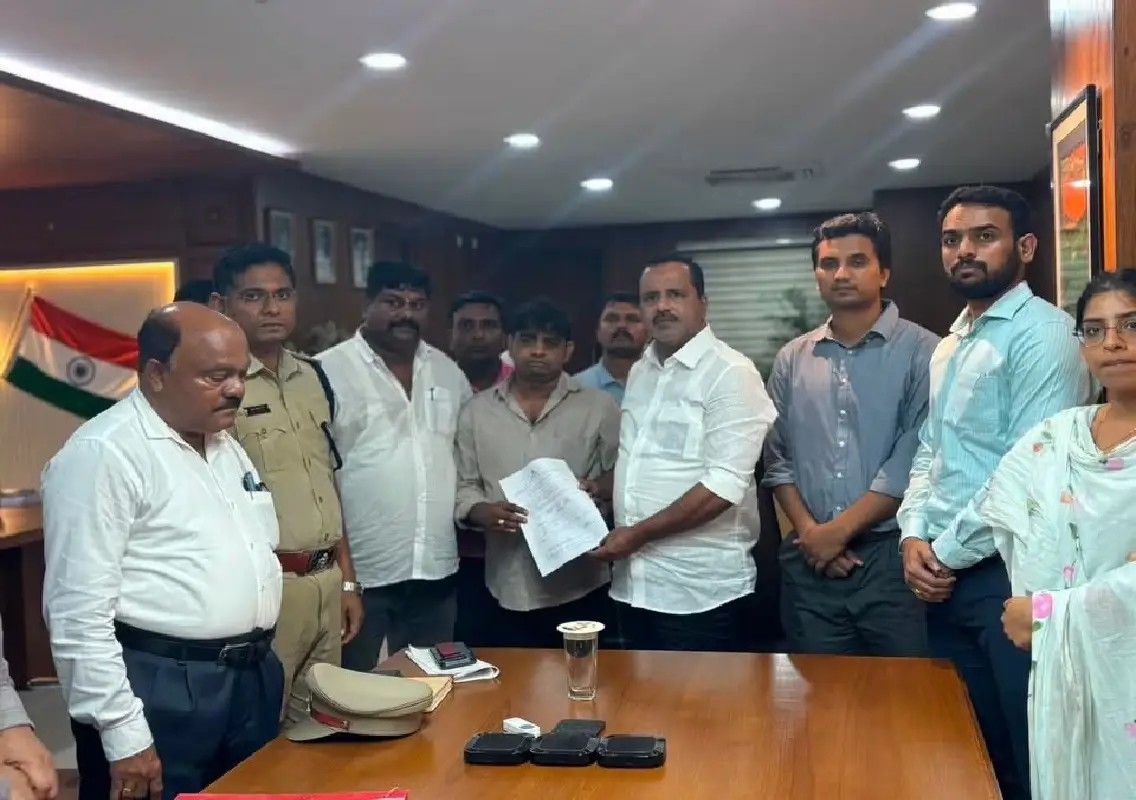Government grants ₹5 lakh compensation to Kankanady wall collapse victims' families - News Karnataka