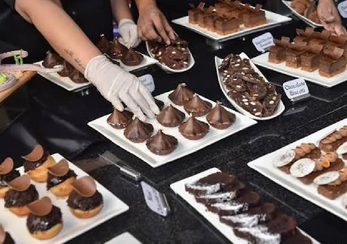 IIHM students master chocolate-making on World Chocolate Day - News Karnataka