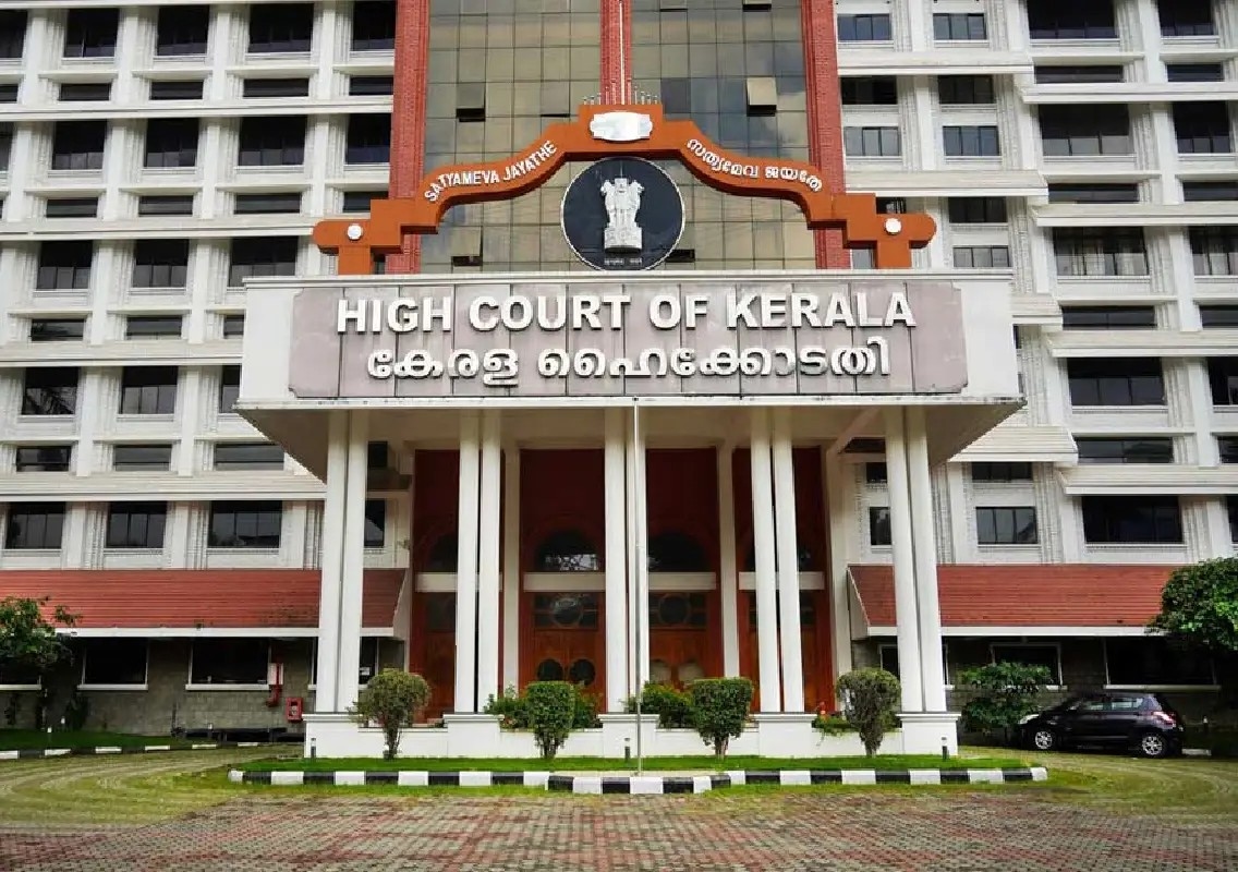Kerala HC refuses to suspend sentence of two convicts in actress assault case - News Karnataka