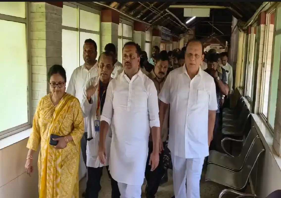 Khader reviews Udupi hospitals, announces Rs 28 crore for healthcare: WATCH - News Karnataka