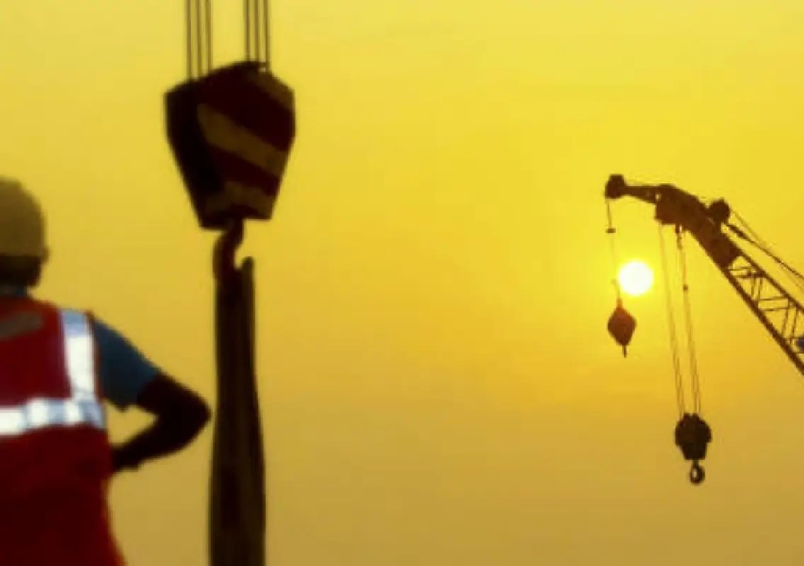 Man climbs crane at Namma Metro site, sparks panic in Bengaluru - News Karnataka