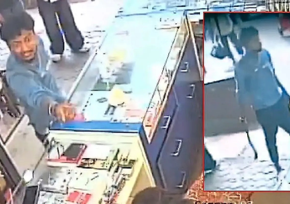 Man with sword sparks panic at Moodbidri bus stand - News Karnataka
