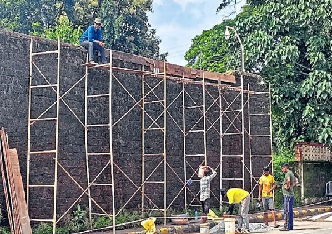 Mangaluru jail gets 12-foot wire mesh to curb contraband smuggling - News Karnataka