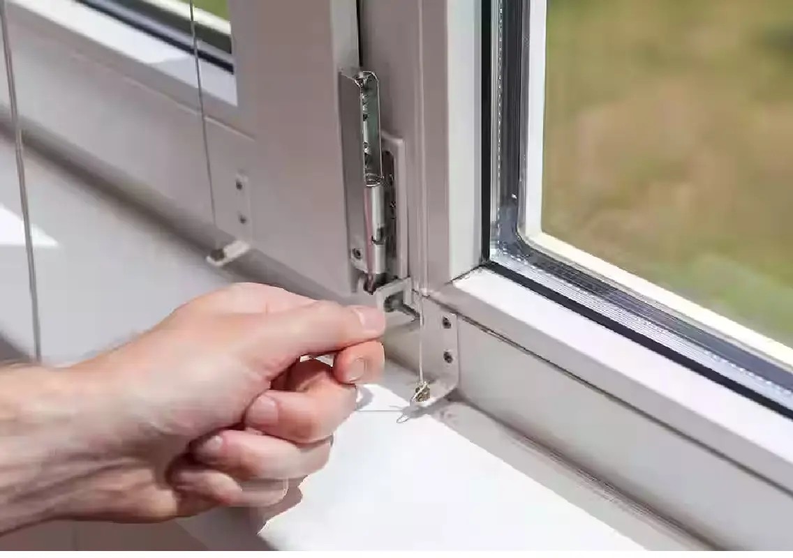 Missing window latch on Mangalore Super Fast sparks safety concern - News Karnataka