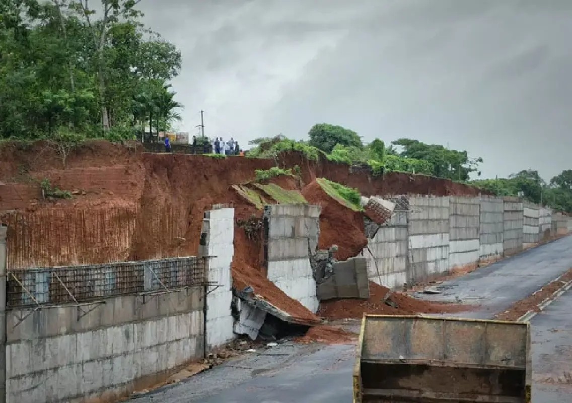 NH retaining wall collapses amid landslip near Moodbidri: WATCH - News Karnataka